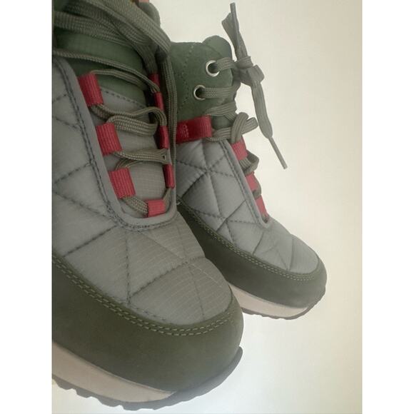 Teva ReEmber Commuter Waterproof Quilted Ankle Boots - Size 7 - Picture 7 of 7